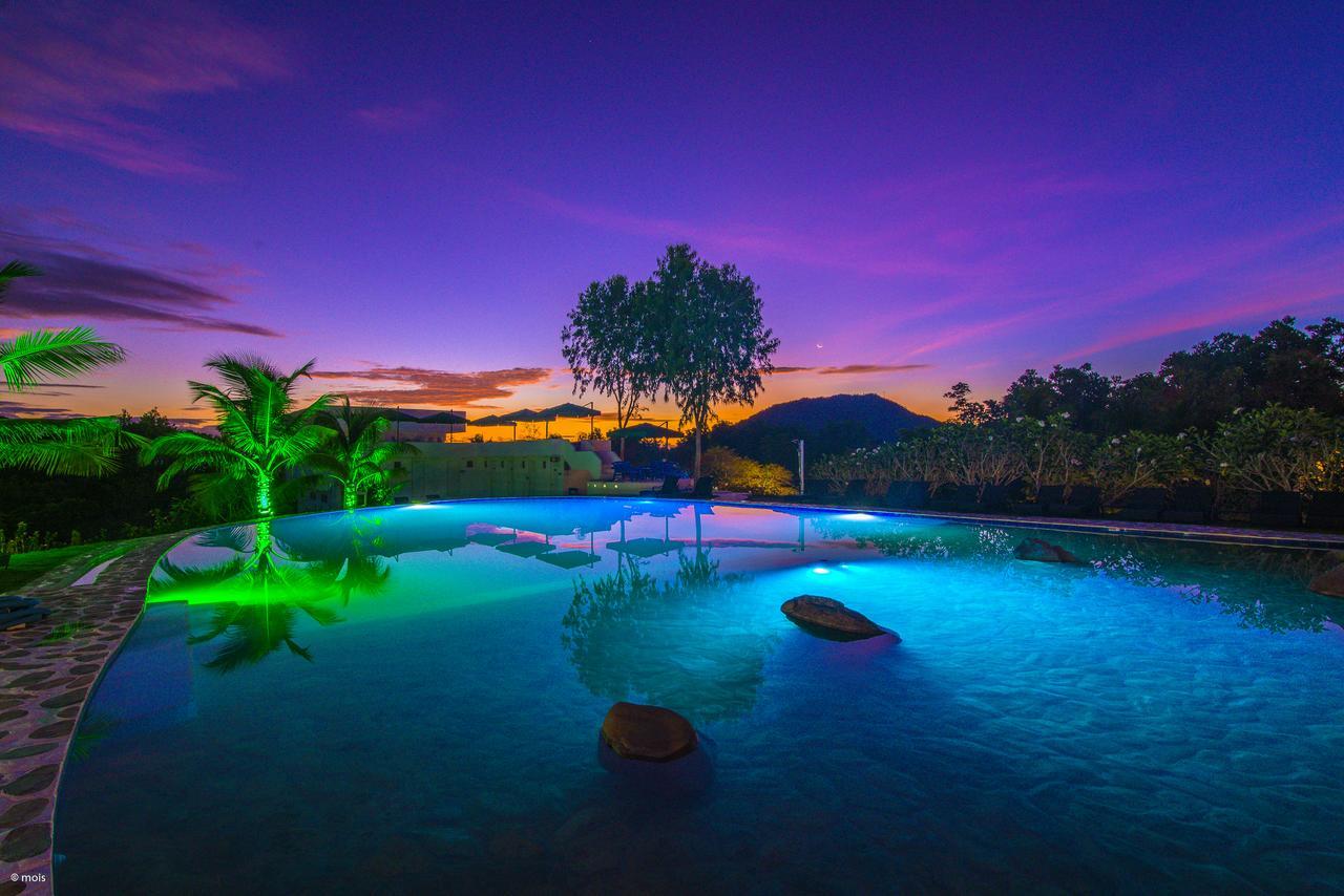 Ai World Park And Resorts Bacungan Esterno foto